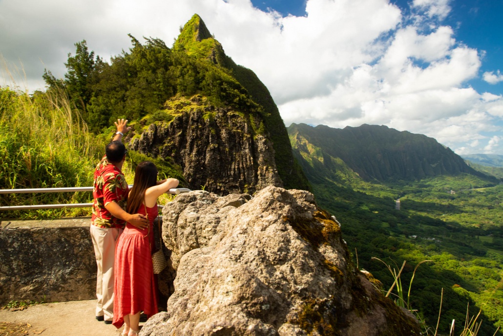 Nuuanu Pali LookoutNuuanu Pali lookout Oahu ocean Romantic Getaway tour x 