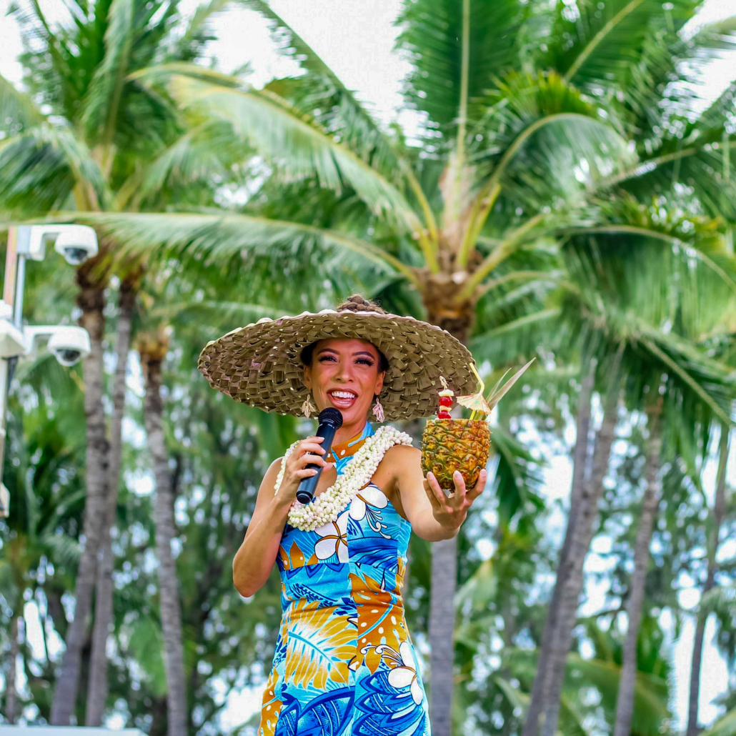diamondheadbeachluau dancer drink