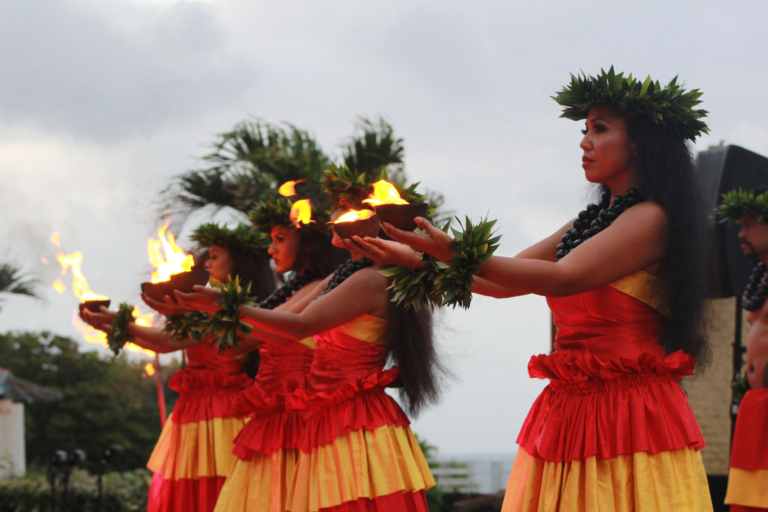 oahu activities aloha kai luau women dancers