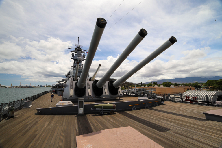 the uss missouri battleship big gun